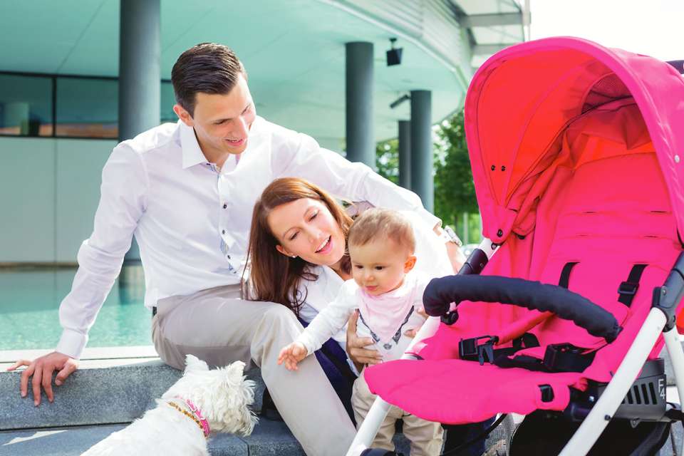 Wahlweise lassen sich auf dem stabilen Aluminium-Grundgestell Babywanne, leichte Tragetasche, Travel-System mit Babyschale, Sportwagenaufsatz oder ein Buggy-Einhang anbringen. Foto: djd/Gesslein KG